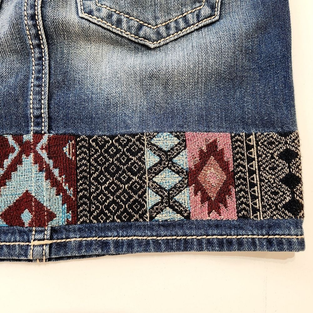 Miss Me High Rise Denim Skirt Southwestern Aztec Embroidered Border Size 25 - Picture 11 of 12